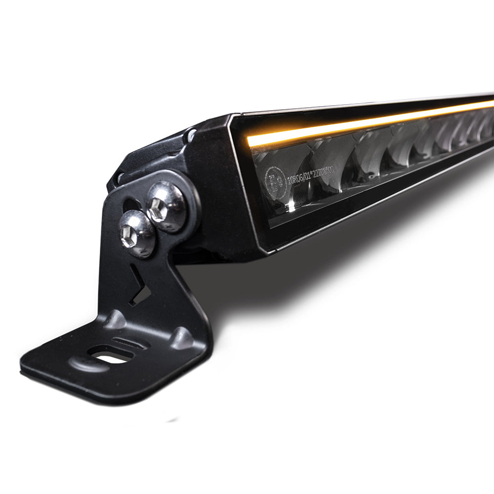 Närbild av sidofäste och orange DRL-ljus på LUXTAR S32 DRL 192W LED-ramp.